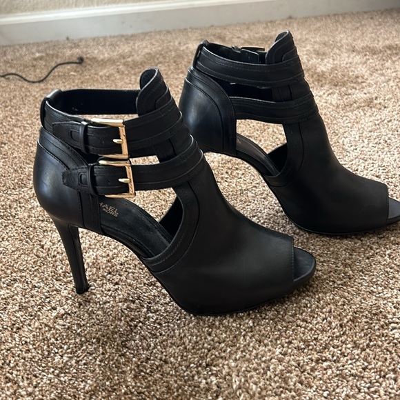 Black Michael Kors, leather heels, size 8 women’s - Picture 2 of 6